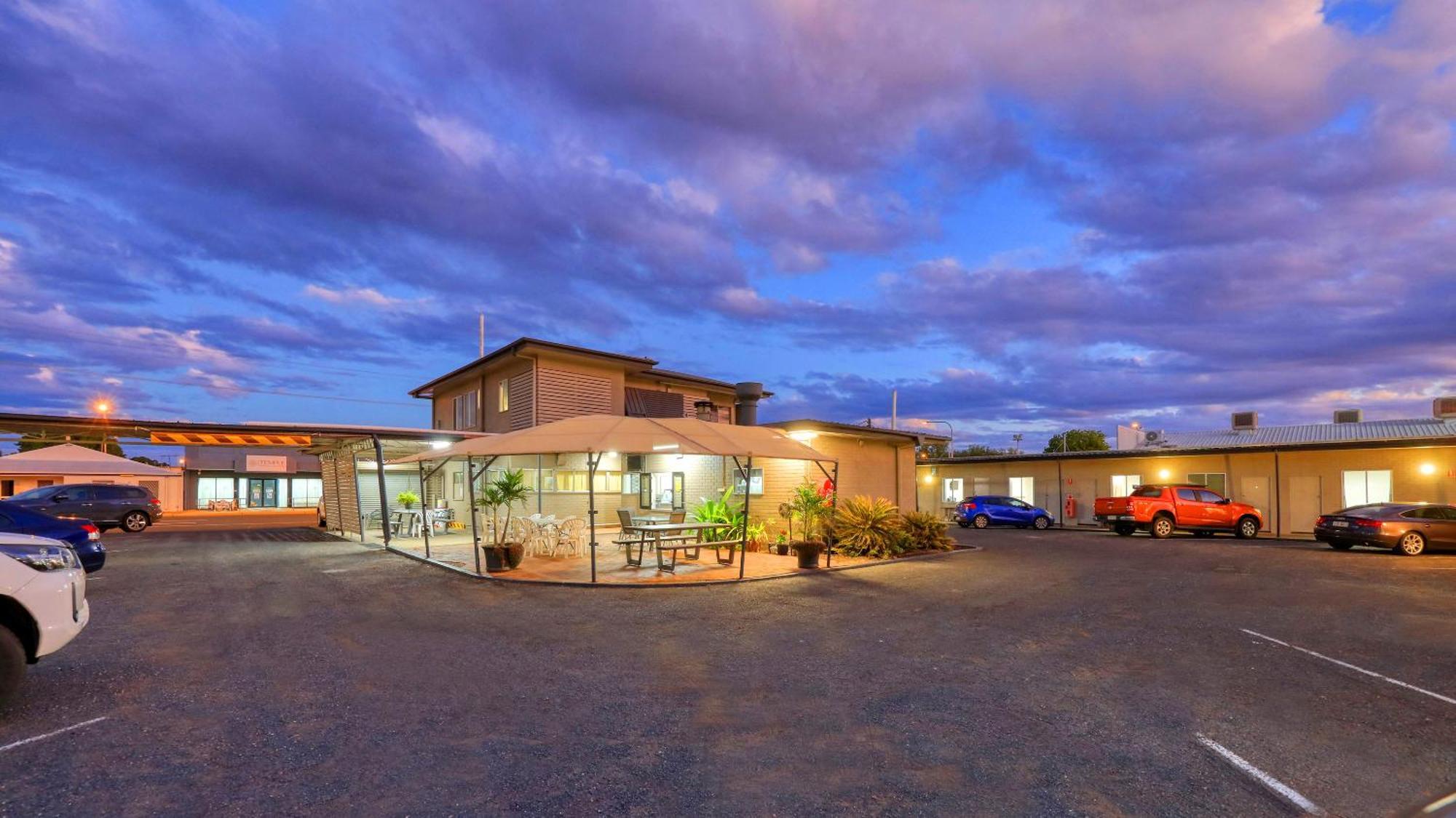 Motel 707 Emerald Extérieur photo